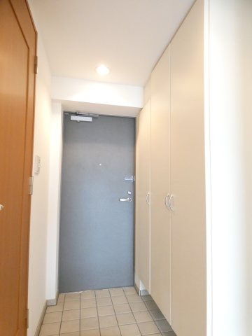 玄関　※別部屋の参考写真です。
