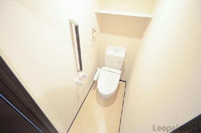 トイレ　温水洗浄便座付きです
