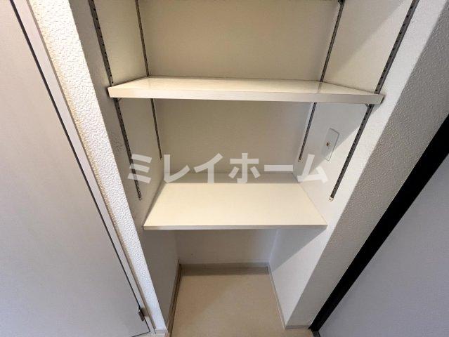 玄関　同建物内、別のお部屋の参考写真になります。