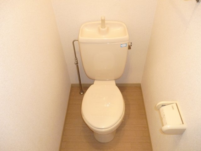 トイレ　別号室の参考写真です。