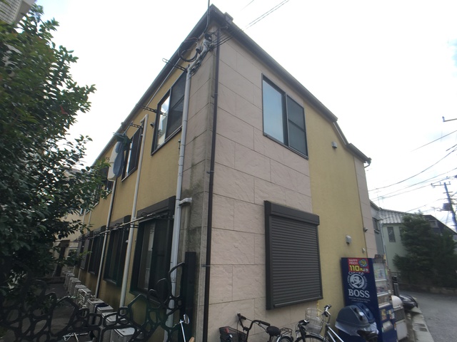 建物外観　防犯シャッターで安心☆