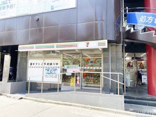 コンビニ　セブンイレブン 北区駒込駅東口店（コンビニ）まで12m