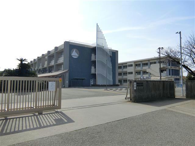小学校　碧南市立大浜小学校（小学校）まで972m