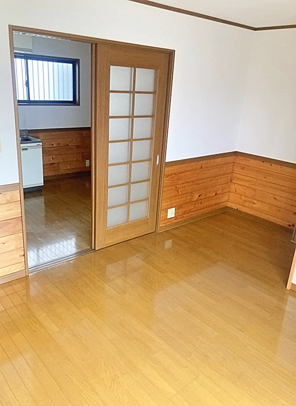 その他部屋・スペース　腰壁は本物の無垢板ですよ！