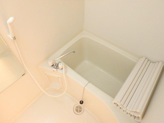 バス・シャワールーム　清潔感のある浴室です