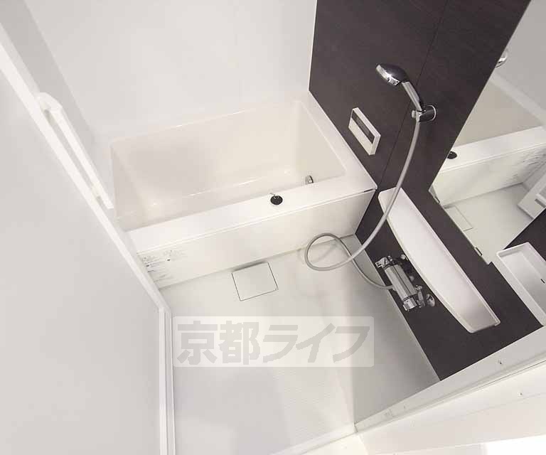 バス・シャワールーム　追い焚き機能付きの浴室です。