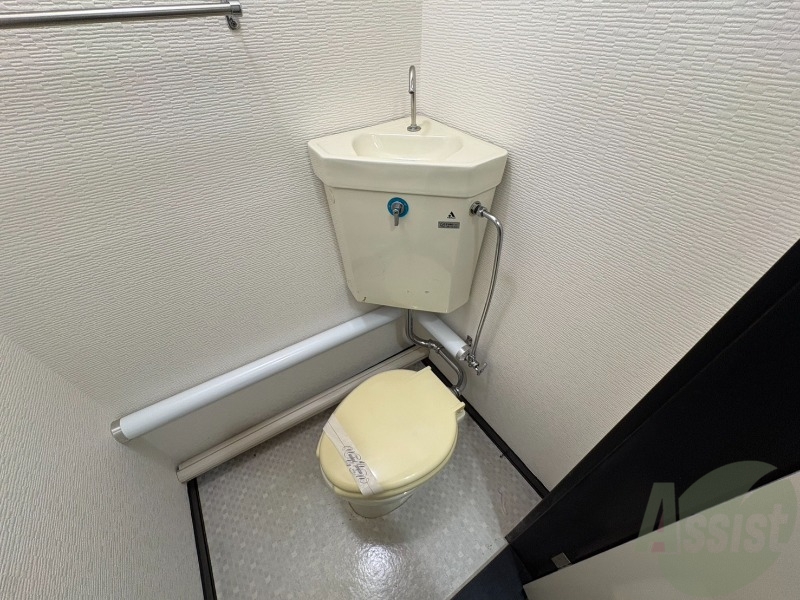 トイレ　こちらはトイレです。清潔感があり、安心して使用できます。
