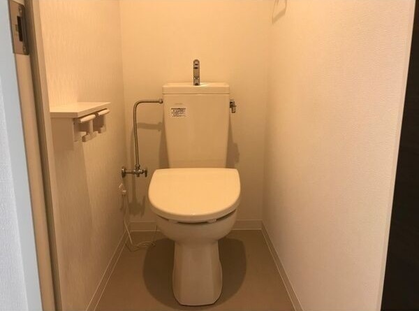 トイレ　広々としたトイレスペースです♪