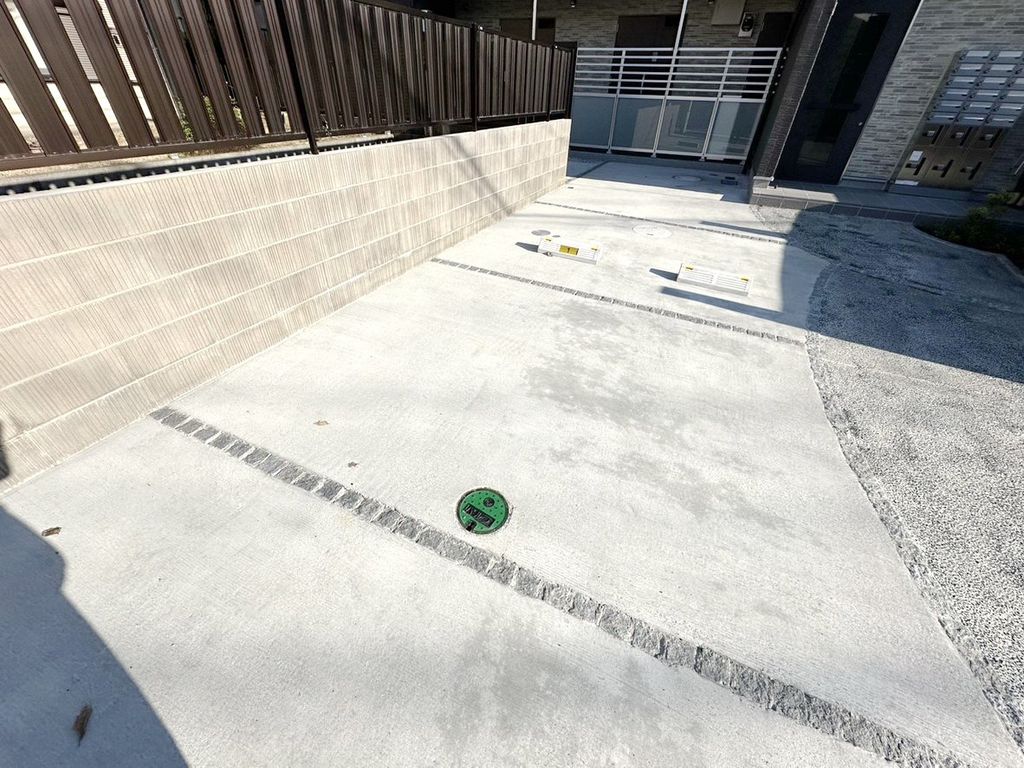 駐車場　庭