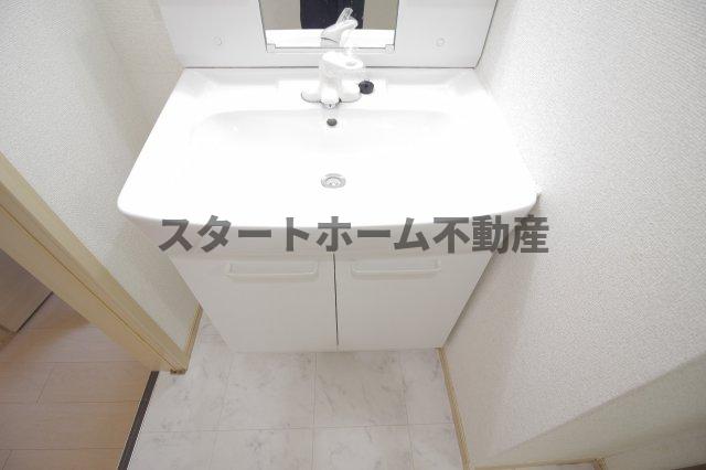 洗面設備　スペースが確保できる洗面所です