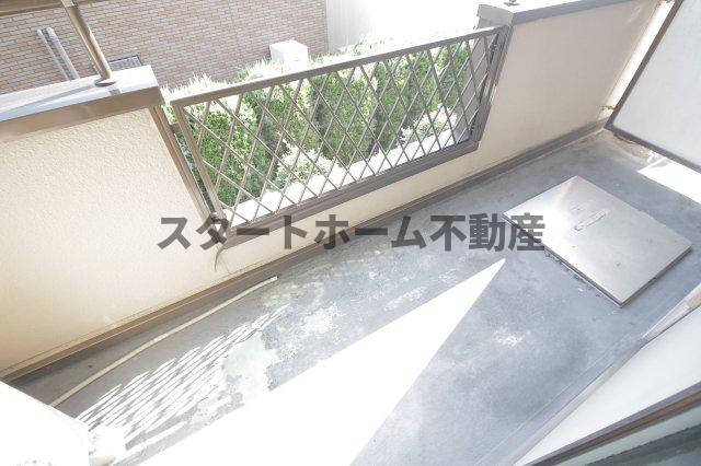 バルコニー　外からの目が気にならないバルコニーで洗濯物が干せます