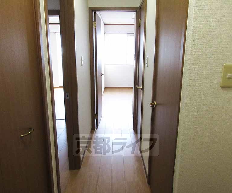 その他部屋・スペース　玄関から各部屋に繋がる廊下です。
