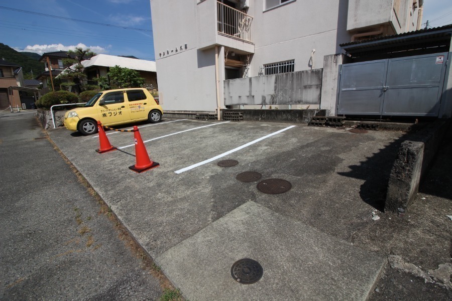 駐車場　駐車場