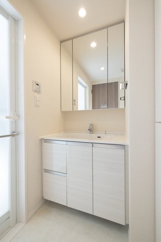 洗面設備　※写真は同タイプ住戸です。