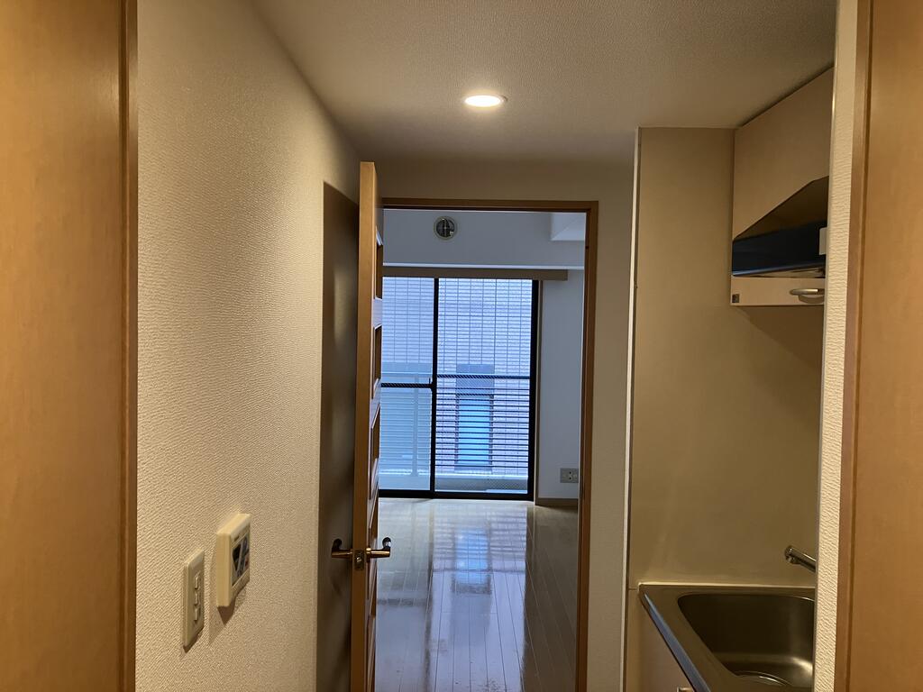 その他部屋・スペース　玄関から洋室