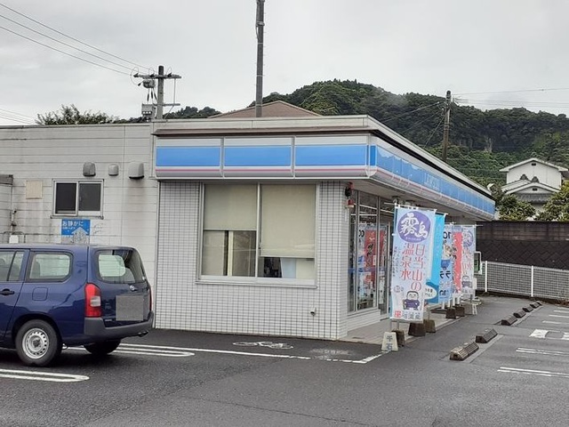 コンビニ　ローソン隼人姫城店（コンビニ）まで300m