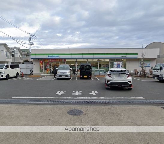 コンビニ　ファミリーマート（コンビニ）まで612m