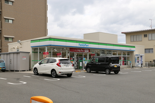 コンビニ　ファミリーマート松江黒田町店（コンビニ）まで258m