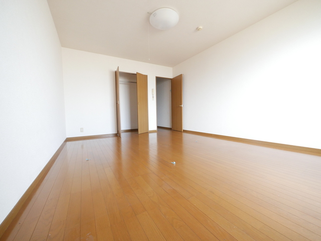 居室・リビング　★明るい洋室で住み心地が良さそうですね★