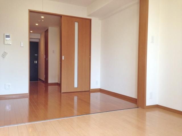 その他部屋・スペース　開放感のある洋室