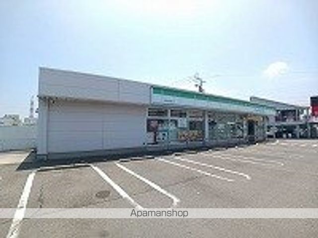 コンビニ　ファミリーマート中央通り店さん（コンビニ）まで700m