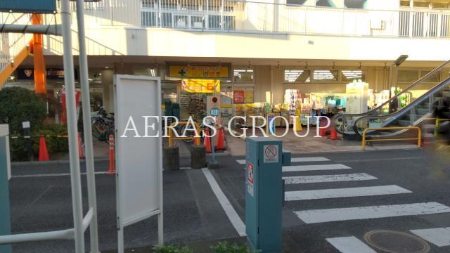 ドラックストア　どらっぐぱぱす カリブ梅島店（ドラッグストア）まで410m