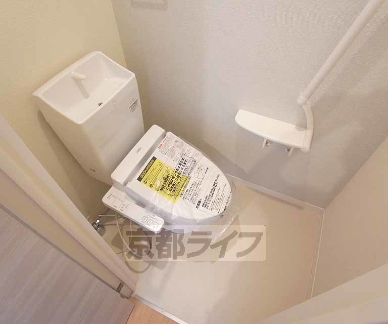 トイレ　温水洗浄便座付きで快適なトイレライフを！
