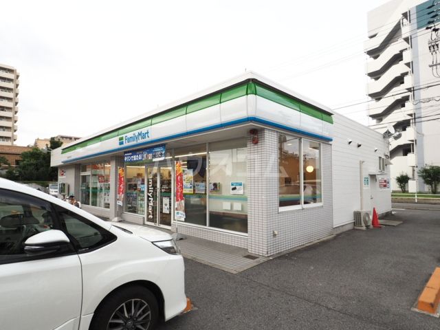 コンビニ　ファミリーマート黒川本通五丁目店（コンビニ）まで439m