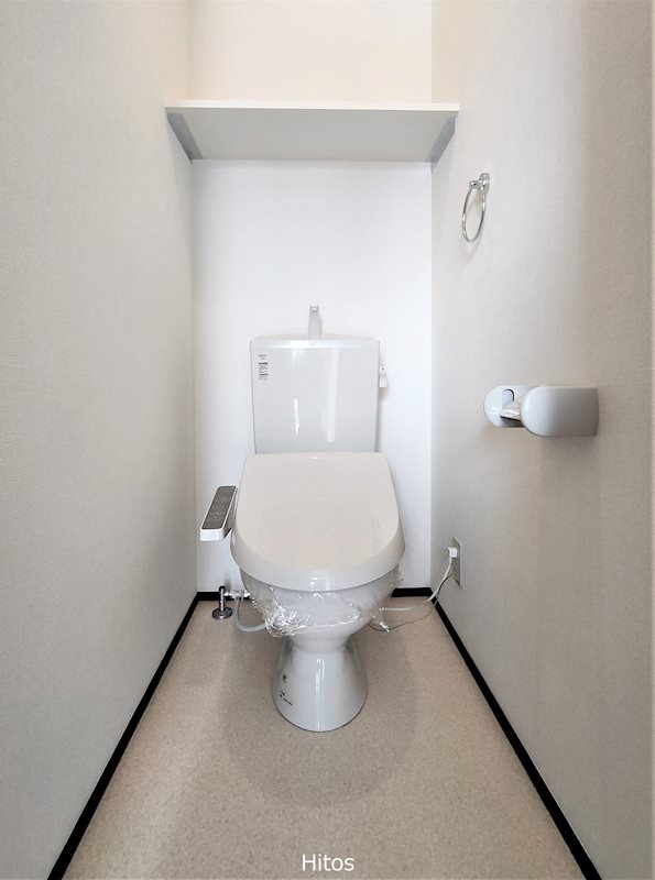 トイレ　温水洗浄便座付きのトイレです。