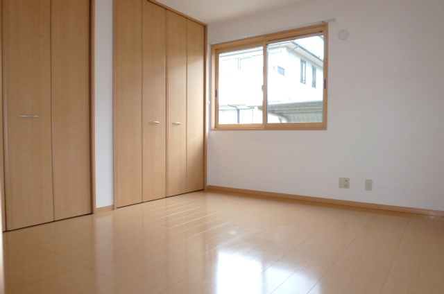 その他部屋・スペース　開放的な寝室です