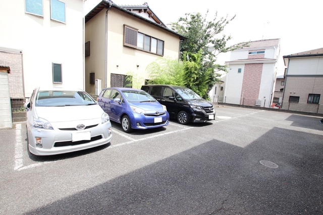 駐車場　敷地内に駐車場あります