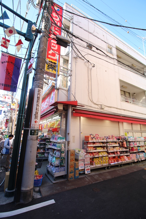 ドラックストア　サンドラック東十条店（ドラッグストア）まで377m