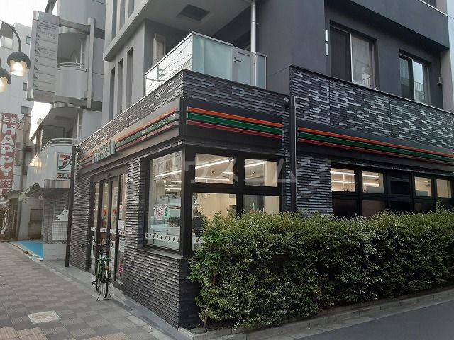 コンビニ　セブンイレブン　東日暮里６丁目（コンビニ）まで302m
