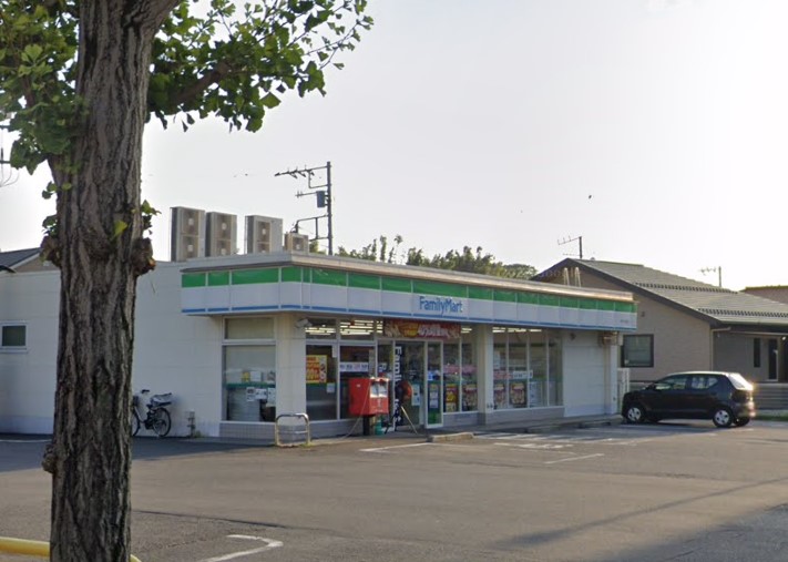 コンビニ　ファミリーマート（コンビニ）まで635m