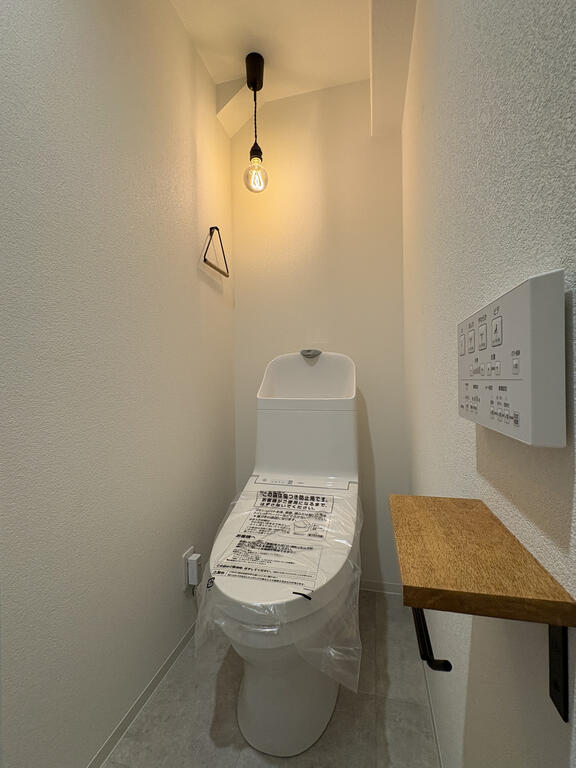 トイレ　トイレ新設。温水洗浄便座機能付き！