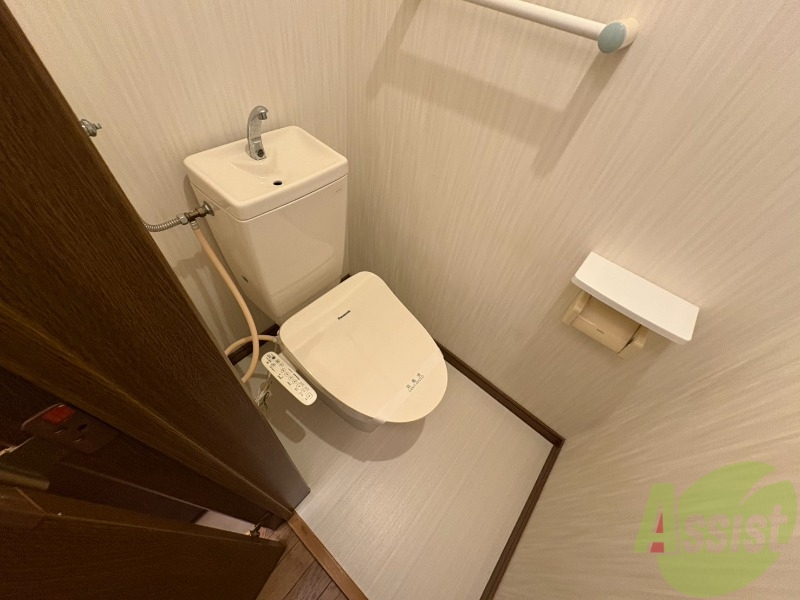 トイレ　こちらはトイレです。清潔感があり、安心して使用できます。