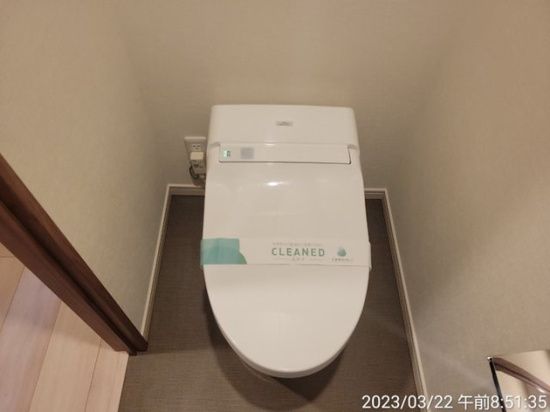 トイレ　■キャビネット収納付きの独立洗面台