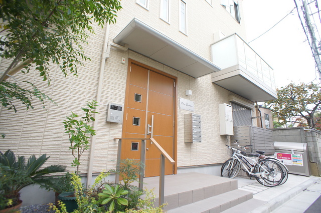 エントランス　安心のオートロック付き