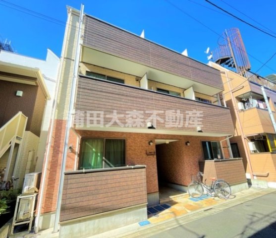 建物外観　2016年11月築　木造地上3階建て総戸数8戸インターネット