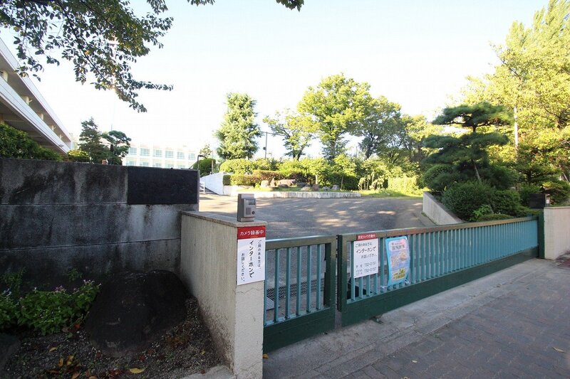 小学校　名古屋市立鶴舞小学校（小学校）まで320m