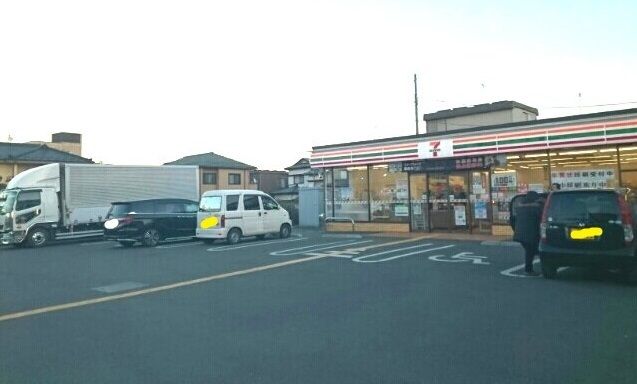 コンビニ　セブンイレブン（コンビニ）まで270m