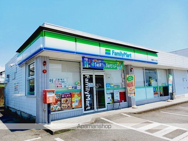 コンビニ　ファミリーマート万野原バイパス（コンビニ）まで550m
