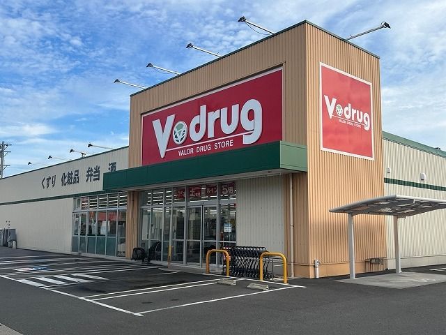 ドラックストア　Ｖ・ｄｒｕｇ　茶町店（ドラッグストア）まで700m