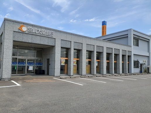 銀行　太陽銀行日向支店（銀行）まで97m