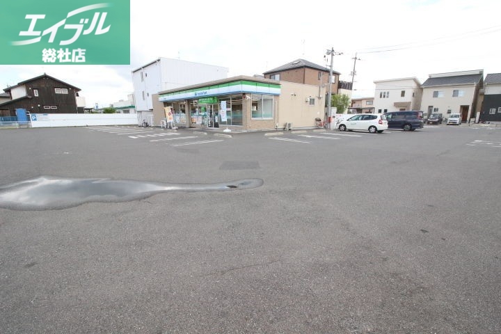 コンビニ　ファミリーマート岡山御南店（コンビニ）まで687m