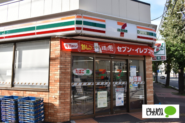 コンビニ　セブンイレブン横浜南吉田町４丁目店（コンビニ）まで247m