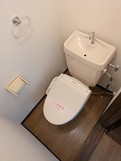 トイレ　★温水洗浄便座付きです★