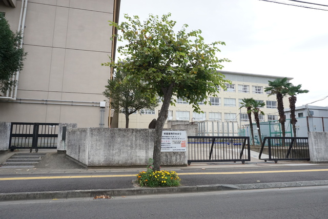 小学校　西中田小学校（小学校）まで320m