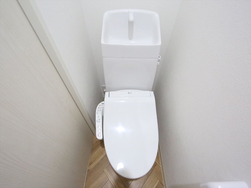 トイレ　温水洗浄暖房便座付トイレ