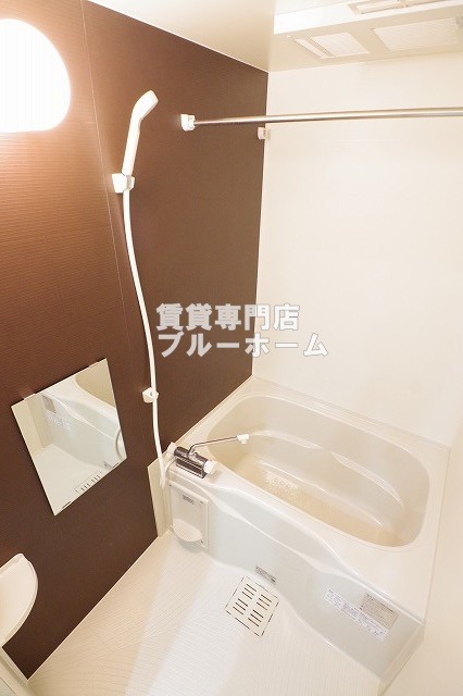 バス・シャワールーム　浴室乾燥機付きバスルーム！